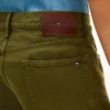 Barwione w całości jeansy o regularnym, prostym kroju Barwione w całości jeansy o regularnym, prostym kroju