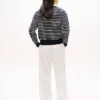 Bluza w paski z dekoltem w łódkę i złotymi guzikami Bluza w paski z dekoltem w łódkę i złotymi guzikami