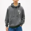 Bluza z kapturem Tommy Jeans z logo wykonanym techniką sprayu Bluza z kapturem Tommy Jeans z logo wykonanym techniką sprayu