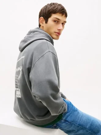 Bluza z kapturem Tommy Jeans z logo wykonanym techniką sprayu