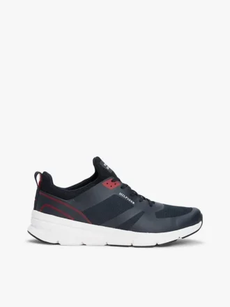 Buty sportowe z mieszanych materiałów