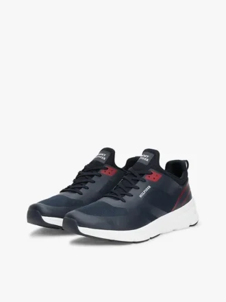 Buty sportowe z mieszanych materiałów