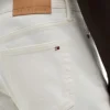 Dżinsy slim fit z elastycznym materiałem Dżinsy slim fit z elastycznym materiałem
