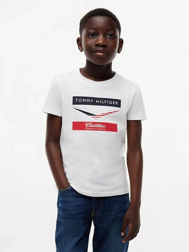 Dziecięca koszulka Tommy x Cadillac F1® Team Chevron Dziecięca koszulka Tommy x Cadillac F1® Team Chevron