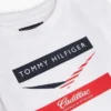 Dziecięca koszulka Tommy x Cadillac F1® Team Chevron Dziecięca koszulka Tommy x Cadillac F1® Team Chevron
