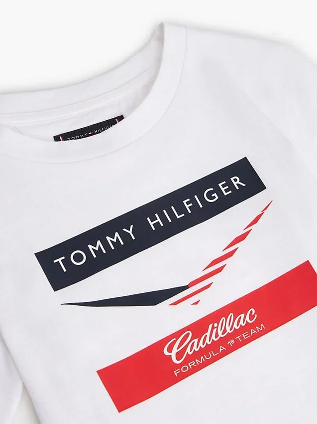 Dziecięca koszulka Tommy x Cadillac F1® Team Chevron Dziecięca koszulka Tommy x Cadillac F1® Team Chevron