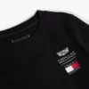 Dziecięca koszulka z logo Tommy x Cadillac F1® Team Dziecięca koszulka z logo Tommy x Cadillac F1® Team
