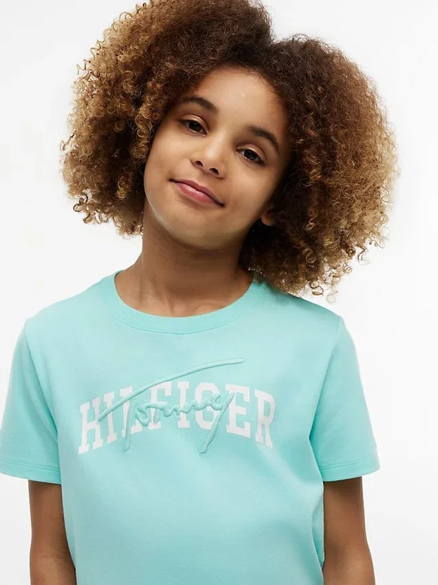 Dziecięca koszulka z nadrukiem Hilfiger Dziecięca koszulka z nadrukiem Hilfiger