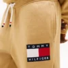 Dziecięce spodnie dresowe z naszywką z logo