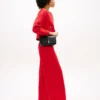 Elegancka torebka crossbody z klapką i monogramem
