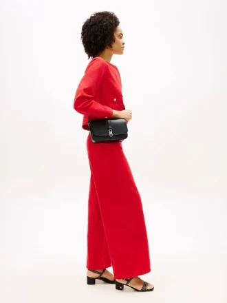 Elegancka torebka crossbody z klapką i monogramem