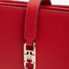Elegancka torebka na ramię z łańcuszkiem i monogramem