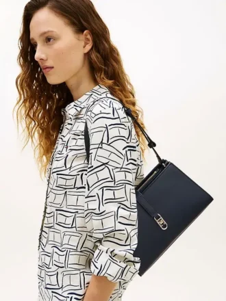 Elegancka torebka na ramię z monogramem