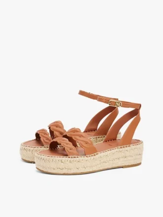 Espadryle na platformie z skręconymi paskami