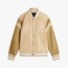 Haftowana kurtka z zamszu w stylu varsity