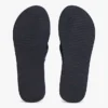 Haftowane klapki z monogramem Haftowane klapki z monogramem