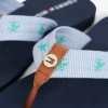 Haftowane klapki z monogramem Haftowane klapki z monogramem