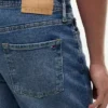 Jeansy o prostym kroju Jeansy o prostym kroju