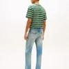 Jeansy Tommy Jeans z efektem postarzenia i rozszerzanymi nogawkami