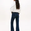 Jeansy Tommy Jeans z niskim stanem i rozszerzanymi nogawkami