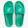 Klapki basenowe z haftowanym monogramem Klapki basenowe z haftowanym monogramem