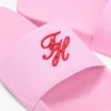 Klapki basenowe z haftowanym monogramem Klapki basenowe z haftowanym monogramem