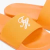 Klapki basenowe z haftowanym monogramem Klapki basenowe z haftowanym monogramem