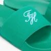 Klapki basenowe z haftowanym monogramem Klapki basenowe z haftowanym monogramem