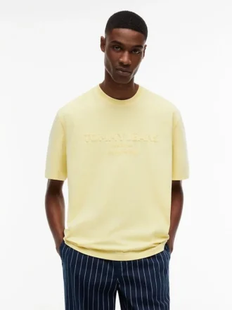 koszulka tommy jeans z postarzanym logo 1 6 330x440 - Koszulka Tommy Jeans z postarzanym logo