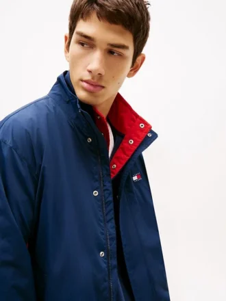 Kurtka z logo Tommy Jeans z powłoką hydrofobową