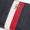 Portfel z zamkiem błyskawicznym w charakterystyczne paski
