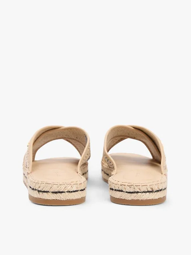 Sandały typu espadryle z rafii Sandały typu espadryle z rafii