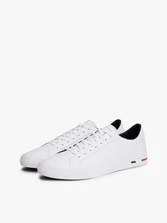 Sneakersy z wulkanizowanej skóry z paskiem w barwy flagi Sneakersy z wulkanizowanej skóry z paskiem w barwy flagi