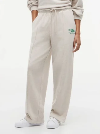 Spodnie dresowe z frotte z logo w stylu relaxed