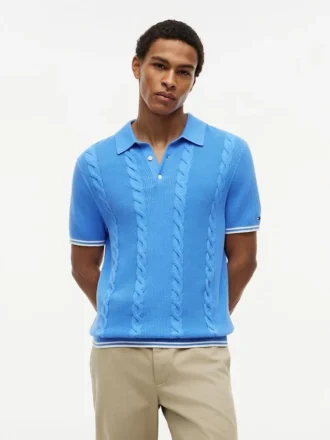 Sweter polo z krótkim rękawem i splotem warkoczowym Sweter polo z krótkim rękawem i splotem warkoczowym