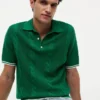 Sweter polo z krótkim rękawem i splotem warkoczowym Sweter polo z krótkim rękawem i splotem warkoczowym