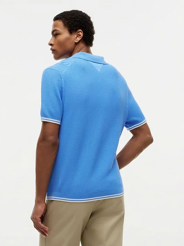 Sweter polo z krótkim rękawem i splotem warkoczowym Sweter polo z krótkim rękawem i splotem warkoczowym