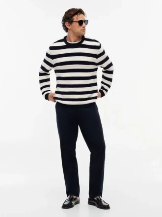 Sweter w paski o luźnym kroju