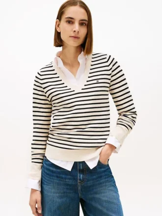Sweter w paski z dekoltem w serek