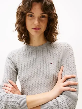 Sweter z dzianiny warkoczowej