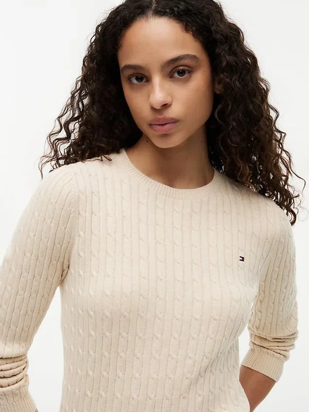 Sweter z dzianiny warkoczowej Sweter z dzianiny warkoczowej