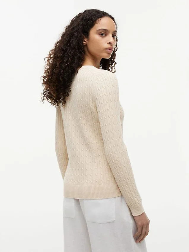 Sweter z dzianiny warkoczowej Sweter z dzianiny warkoczowej