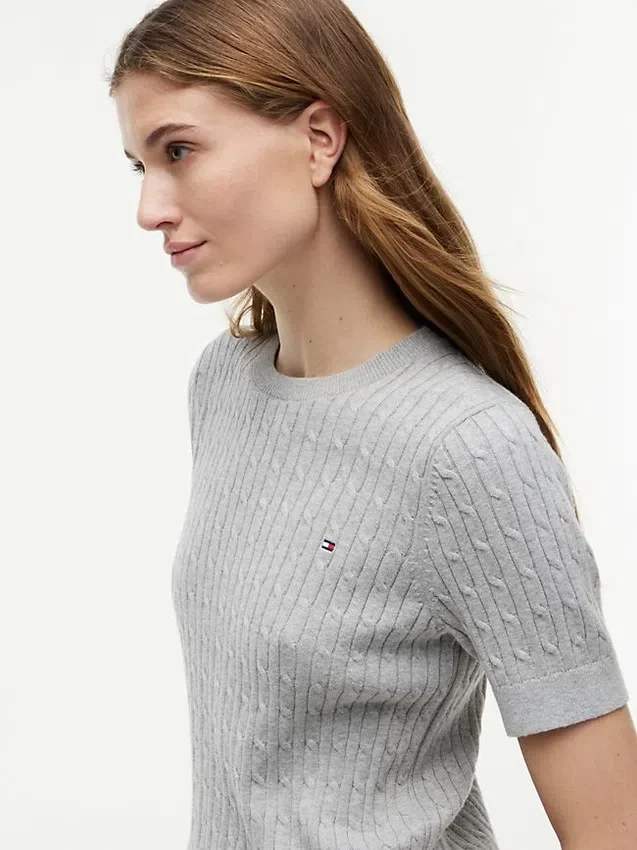 Sweter z krótkim rękawem o splocie warkoczowym Sweter z krótkim rękawem o splocie warkoczowym