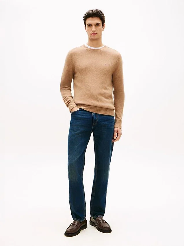 Sweter z wełny jagnięcej z okrągłym dekoltem Sweter z wełny jagnięcej z okrągłym dekoltem