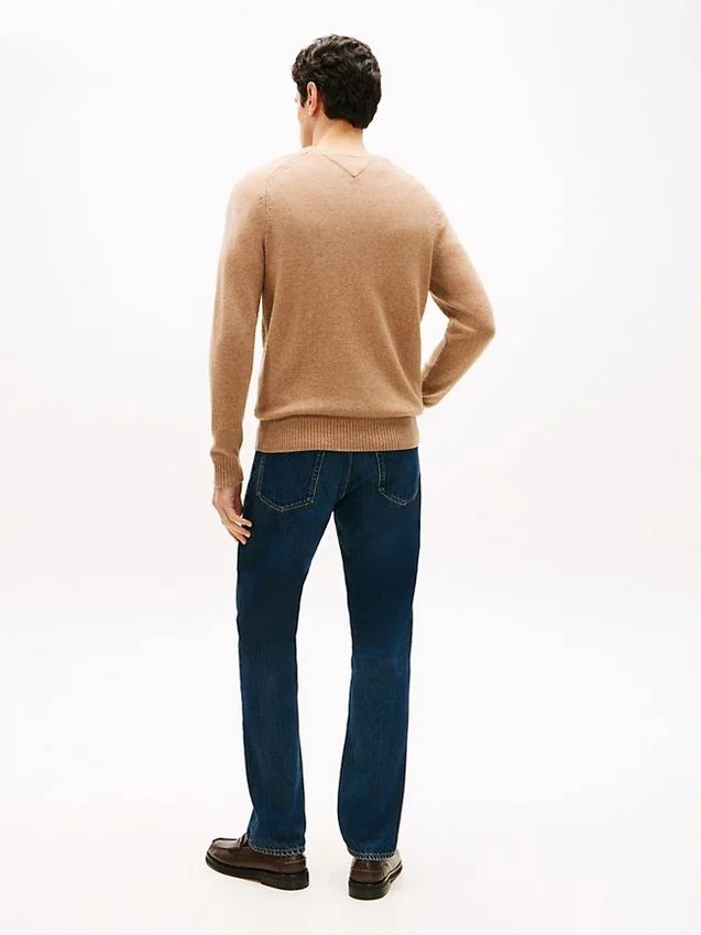 Sweter z wełny jagnięcej z okrągłym dekoltem Sweter z wełny jagnięcej z okrągłym dekoltem