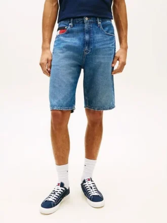 Szorty dżinsowe Tommy Jeans z kieszenią z flagą