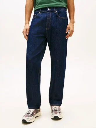 Tommy Jeans – jeansy o prostym kroju z zwężanymi nogawkami Tommy Jeans – jeansy o prostym kroju z zwężanymi nogawkami