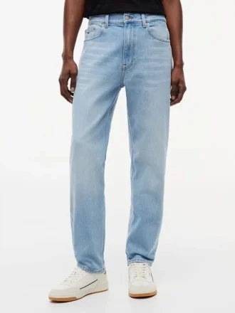 Tommy Jeans – jeansy o prostym kroju z zwężanymi nogawkami Tommy Jeans – jeansy o prostym kroju z zwężanymi nogawkami