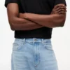 Tommy Jeans – jeansy o prostym kroju z zwężanymi nogawkami Tommy Jeans – jeansy o prostym kroju z zwężanymi nogawkami