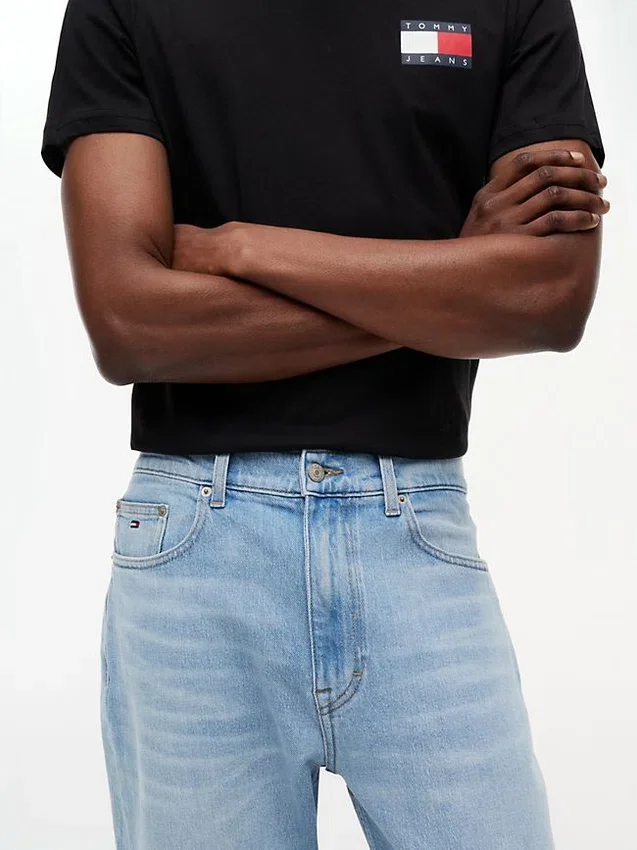 Tommy Jeans – jeansy o prostym kroju z zwężanymi nogawkami Tommy Jeans – jeansy o prostym kroju z zwężanymi nogawkami